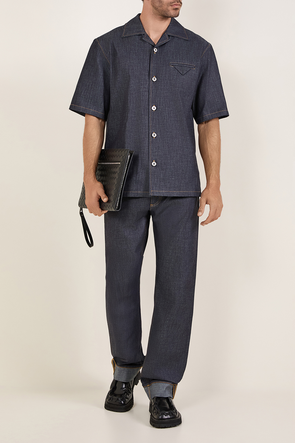 מכנסי ג'ינס בגזרה רחבה